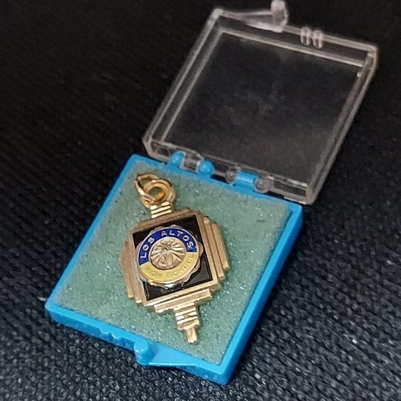 VTG LOS ALTOS High School Class Souvenir Key Charm Pendant CALIFORNIA Senior - Picture 4 of 7